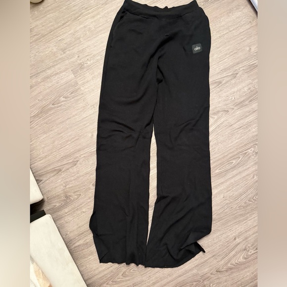 ALO Yoga Pants - Alo Black Lounge Pants High rise